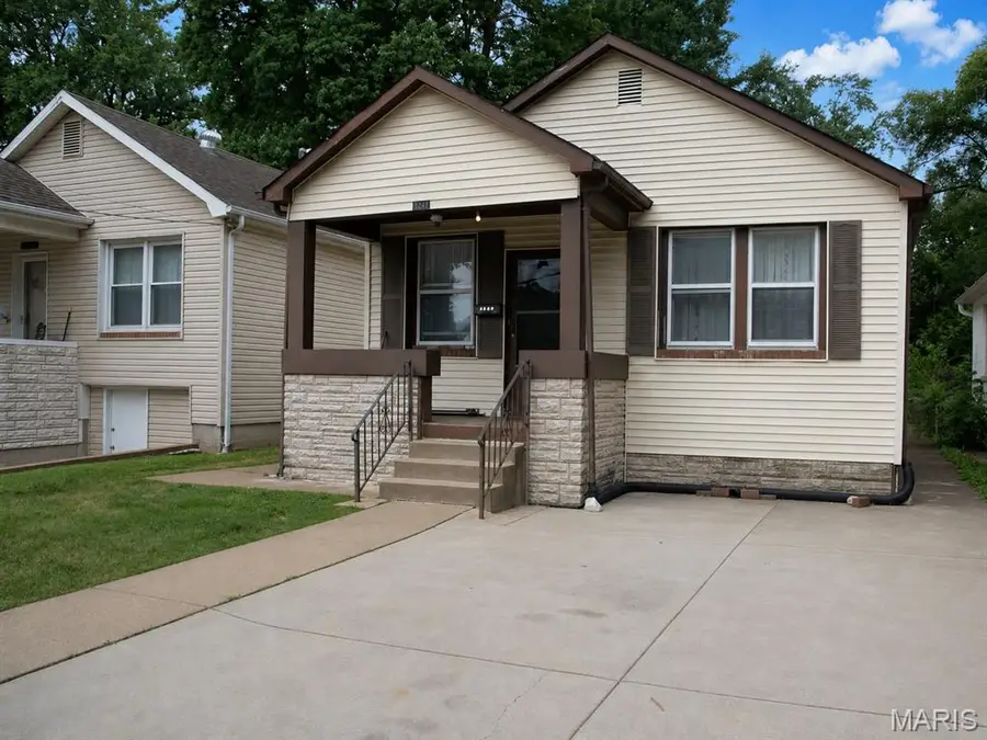 3241 Royalton Avenue, Saint Louis, MO 63114 - #2