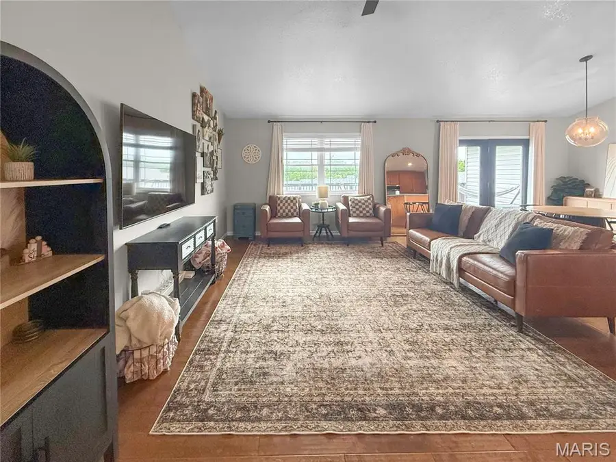 5687 Clear Creek Rd, Hannibal, MO 63401 - #3