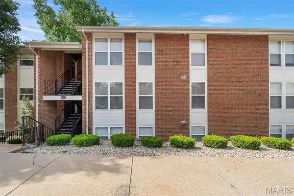 1946 Greenpoint Drive #202, St Louis, MO 63122