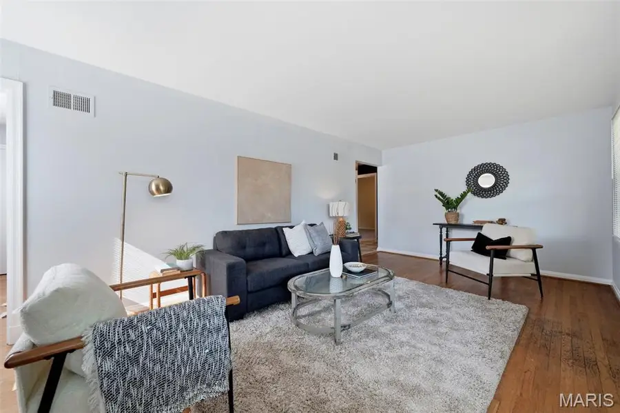 136 E Glendale Road, Saint Louis, MO 63119 - #3