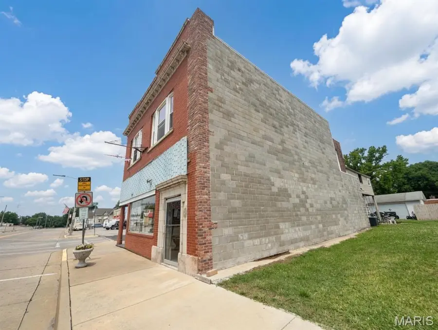 321 W Main Street, Staunton, IL 62088 - #2