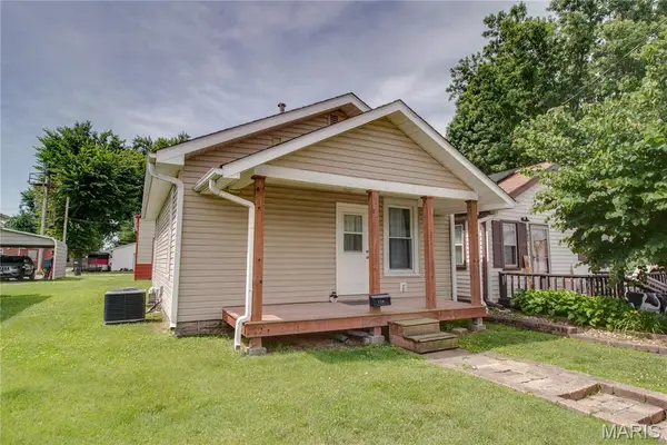 110 W Cherry Street, Hartford, IL 62048