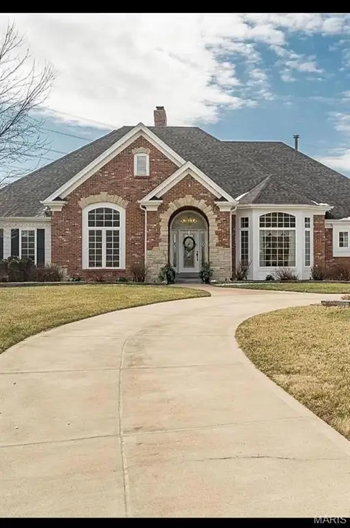 2325 Sterling Pointe Drive, Chesterfield, MO 63005
