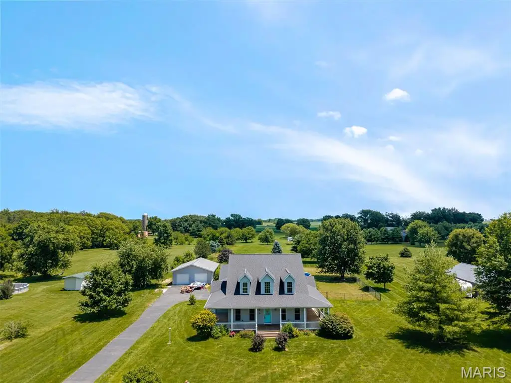 2100 Steinkoenig School Road, Highland, IL 62249 - #1