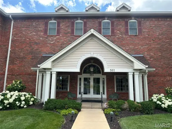 561 Sarah Lane #303, Creve Coeur, MO 63141