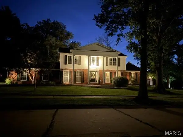 607 Lampadaire Drive, Creve Coeur, MO 63141