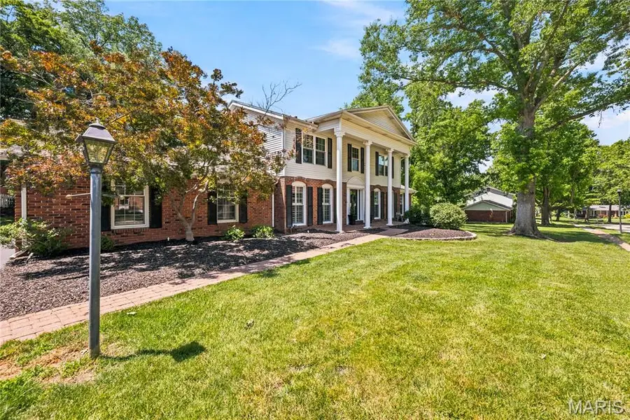 607 Lampadaire Drive, Creve Coeur, MO 63141 - #3