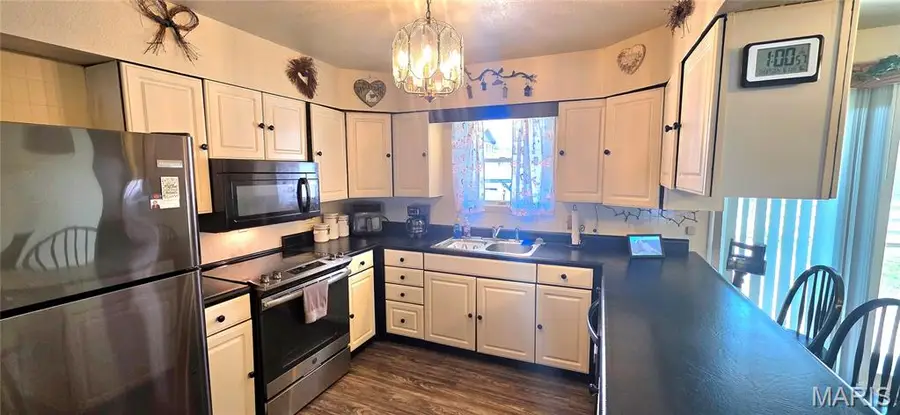 123 Allan Street, Chester, IL 62233 - #3