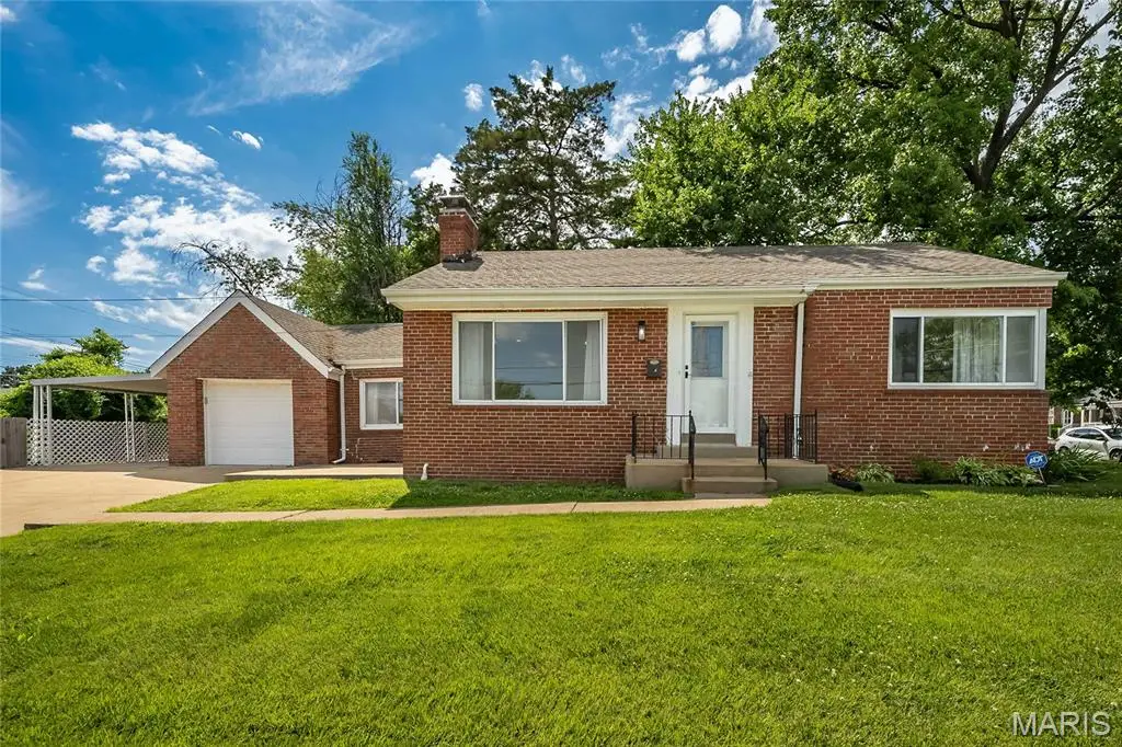 6300 Ashwell Drive, Saint Louis, MO 63123 - #1