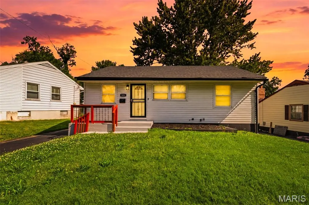 321 Caithness Road, Saint Louis, MO 63137 - #1