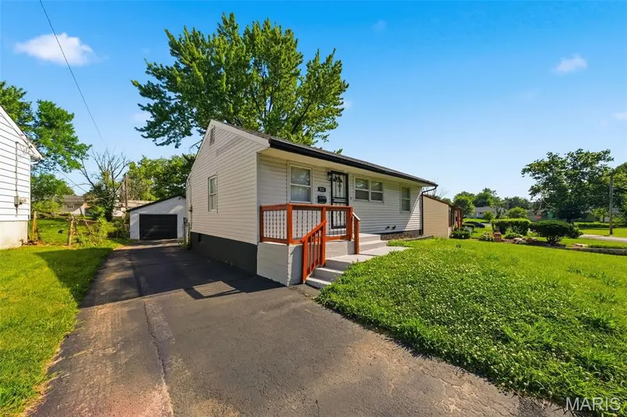 321 Caithness Road, Saint Louis, MO 63137 - #2