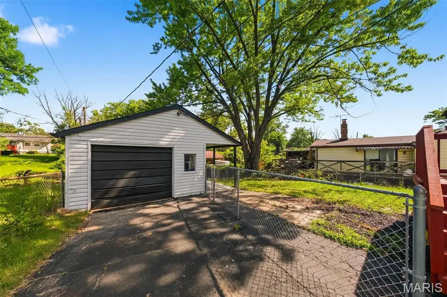 321 Caithness Road, Saint Louis, MO 63137 - #3