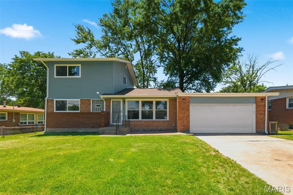 8906 Seneca Avenue, Overland, MO 63114 - #1