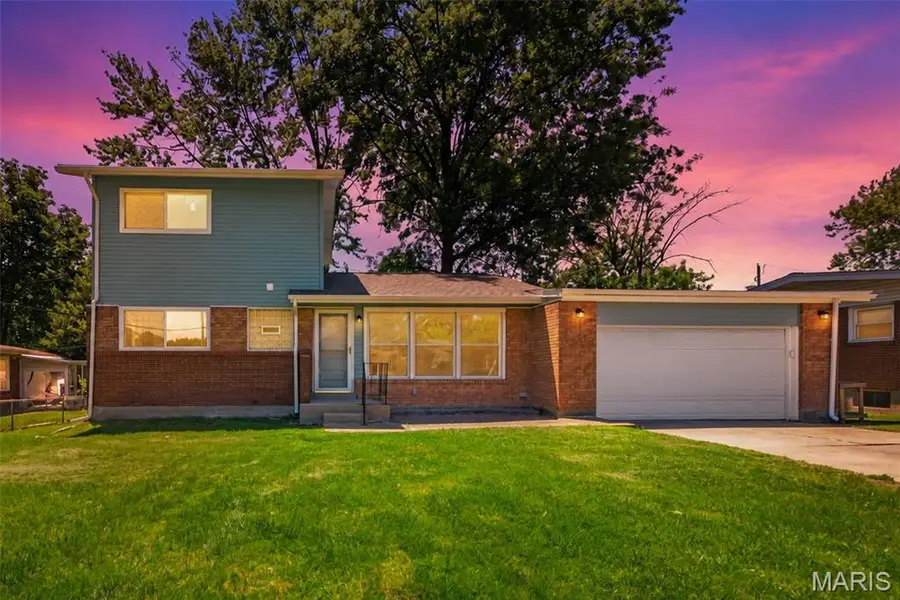 8906 Seneca Avenue, Overland, MO 63114 - #2