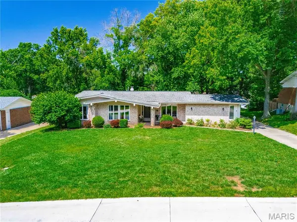 341 Elmcrest Drive, Ballwin, MO 63011