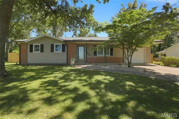 1217 E Nicholas Street, Carlinville, IL 62626