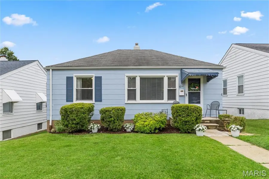 5262 Fairview Avenue, Saint Louis, MO 63139 - #2