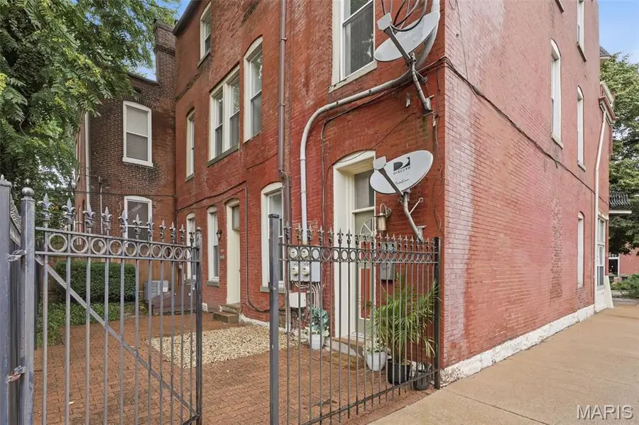 1900 Sidney Street #D, Saint Louis, MO 63104 - #2