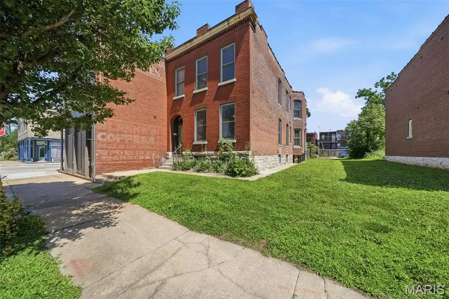 4249 Arco Avenue, Saint Louis, MO 63110 - #2