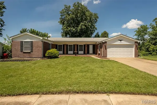 3867 Watersedge Drive, Florissant, MO 63034