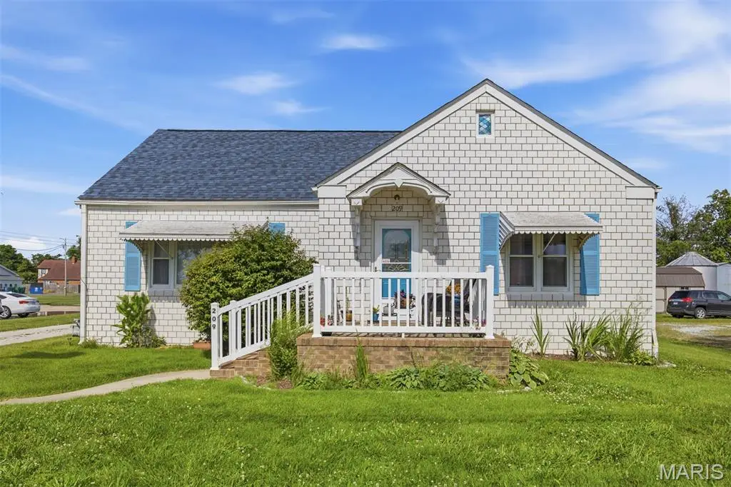 209 S Broadway, Hoffman, IL 62250 - #1