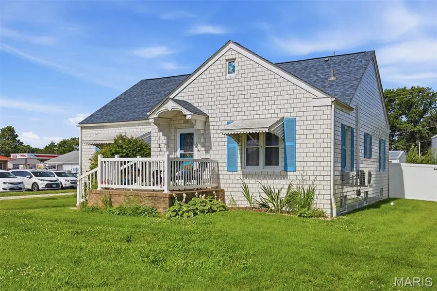 209 S Broadway, Hoffman, IL 62250 - #2