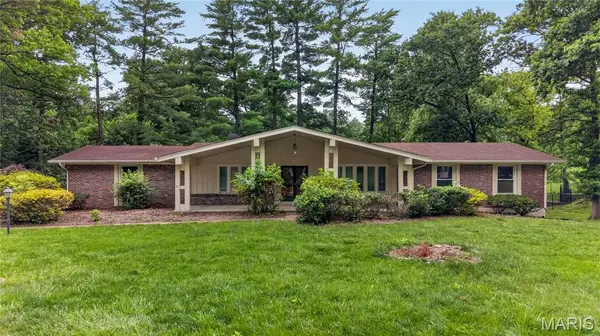 12470 Villa Hill Lane, Creve Coeur, MO 63141
