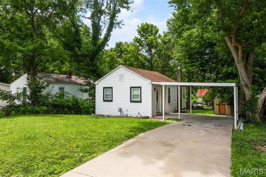 10532 Decker Avenue, Saint Louis, MO 63114 - #2
