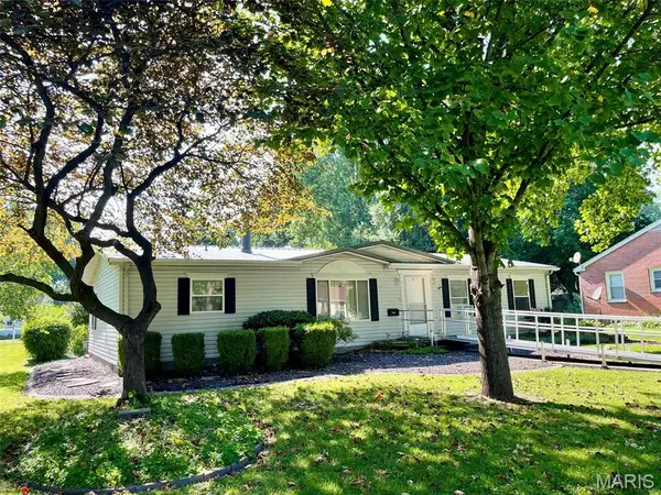 1205 N Locust Street, Litchfield, IL 62056