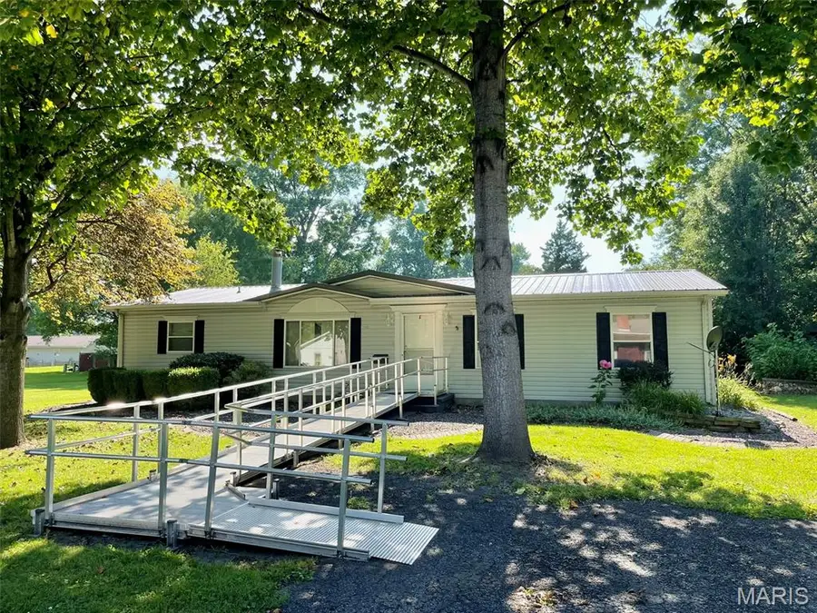 1205 N Locust Street, Litchfield, IL 62056 - #2