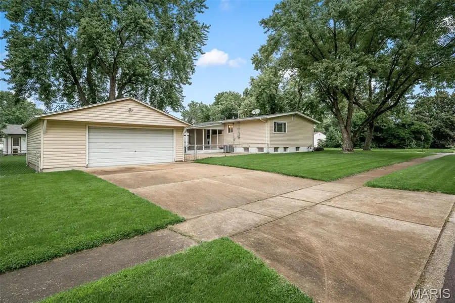 950 Kostka Lane, Florissant, MO 63031 - #2