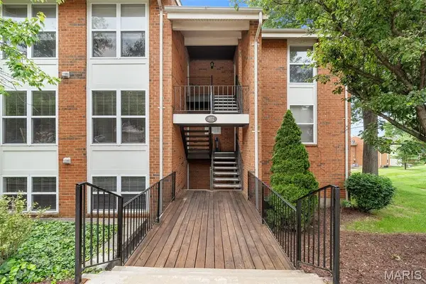 1932 Greenglen Drive #203, Kirkwood, MO 63122