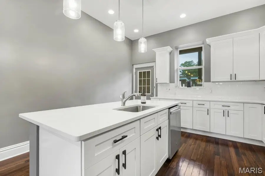 2827 Oregon Avenue, Saint Louis, MO 63118 - #3