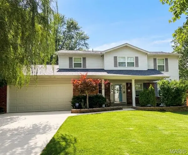 334 Clayton Oaks Drive, Ellisville, MO 63011