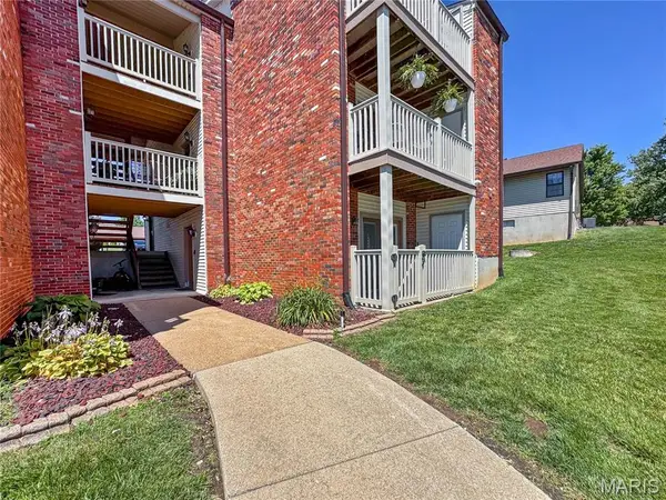 11 Meadow Ridge #D, Columbia, IL 62236