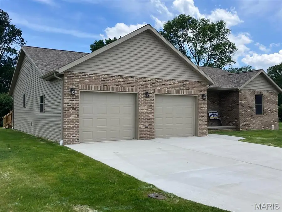 1450 Hodapp Court, Carlyle, IL 62231 - #2