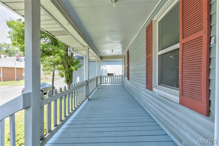 133 E Alton Avenue, East Alton, IL 62024 - #2