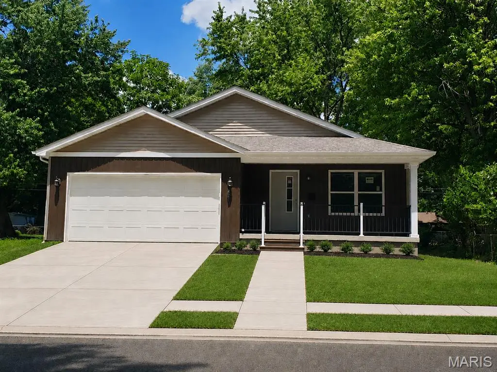 421 E Schuetz Street, Lebanon, IL 62254 - #1