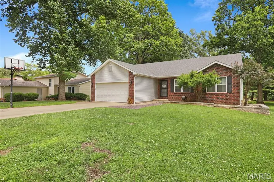 28 S Meadow Lane, Glen Carbon, IL 62034 - #2