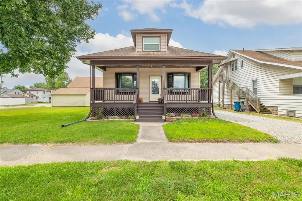 640 E Ferguson Avenue, Wood River, IL 62095 - #1