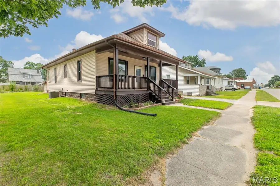640 E Ferguson Avenue, Wood River, IL 62095 - #3