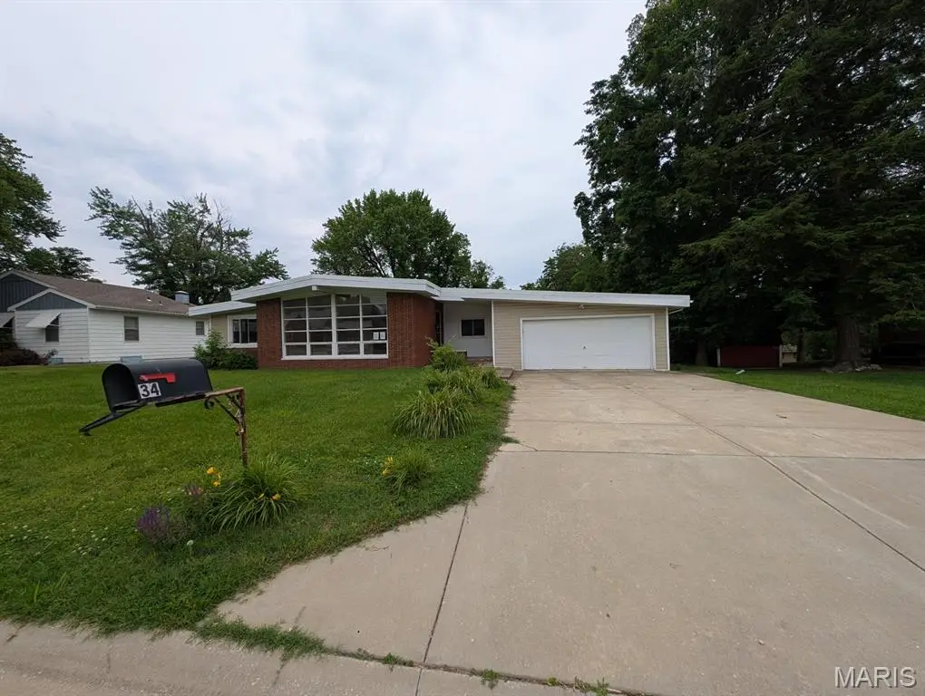 34 Wilshire Drive, Fairview Heights, IL 62208 - #1