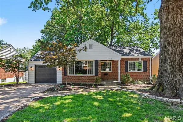 1310 Lanvale Drive, Webster Groves, MO 63119