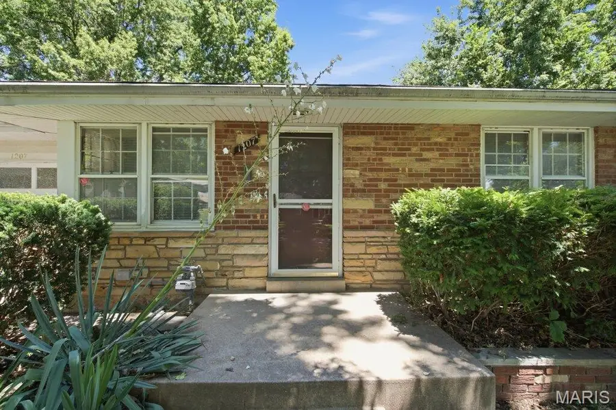 1207 Admiral Drive, Saint Louis, MO 63137 - #2
