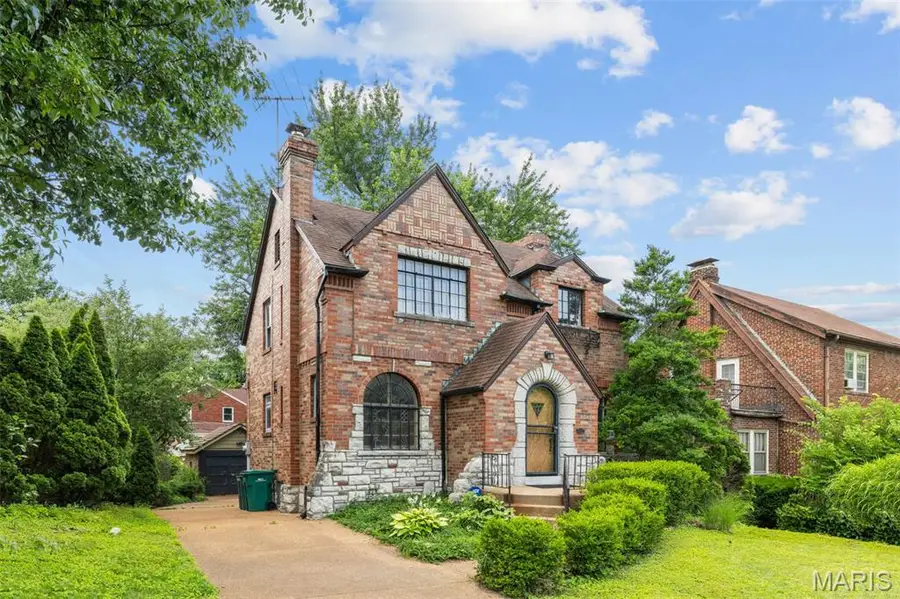 7332 Country Club Drive, Saint Louis, MO 63121 - #2