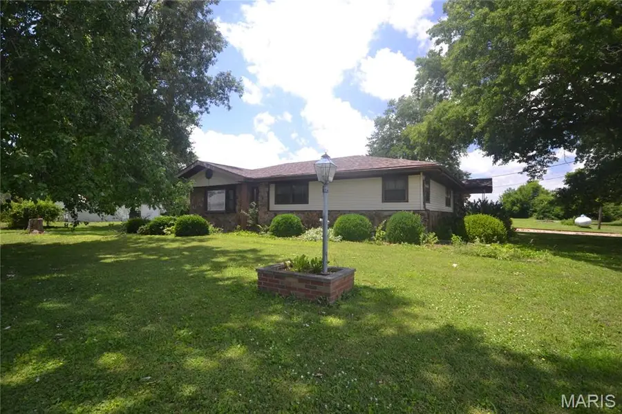 319 Old Floraville Road, Waterloo, IL 62298 - #2