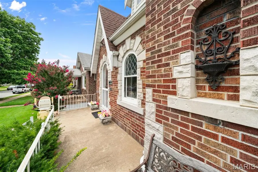 6319 Tholozan Avenue, Saint Louis, MO 63109 - #2