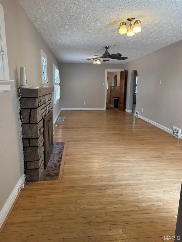 2404 Hartland Avenue, Saint Louis, MO 63114 - #2
