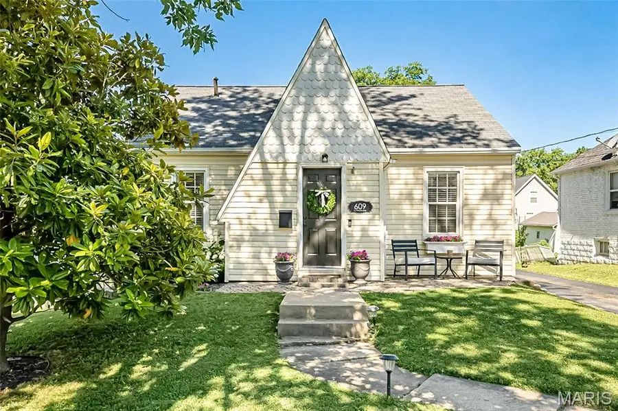 609 S Fillmore Avenue, Kirkwood, MO 63122 - #2