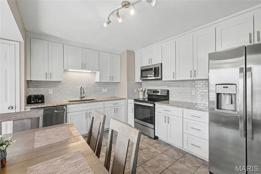 4200 Meadowgreen Trails Drive, Saint Louis, MO 63129 - #3